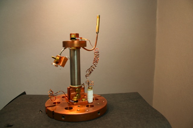 Gas gap heat switch
